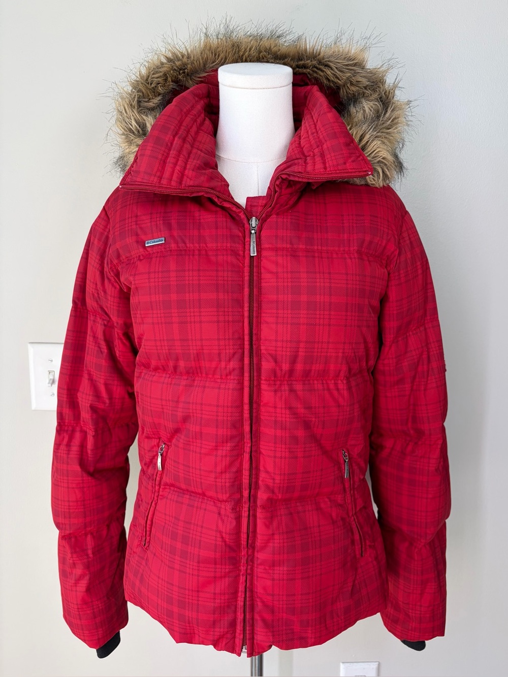 Columbia Red Plaid Down and Feather Filled Puffer Jacket w Faux Fur Trim Hood